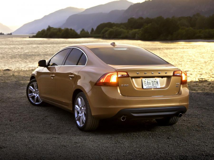  Volvo S60 T6 2010 года  (US) (фото 19 из 24)